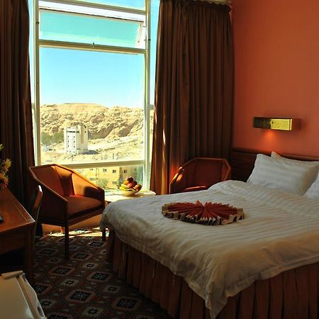 Candles Hotel Wadi Musa Exterior photo