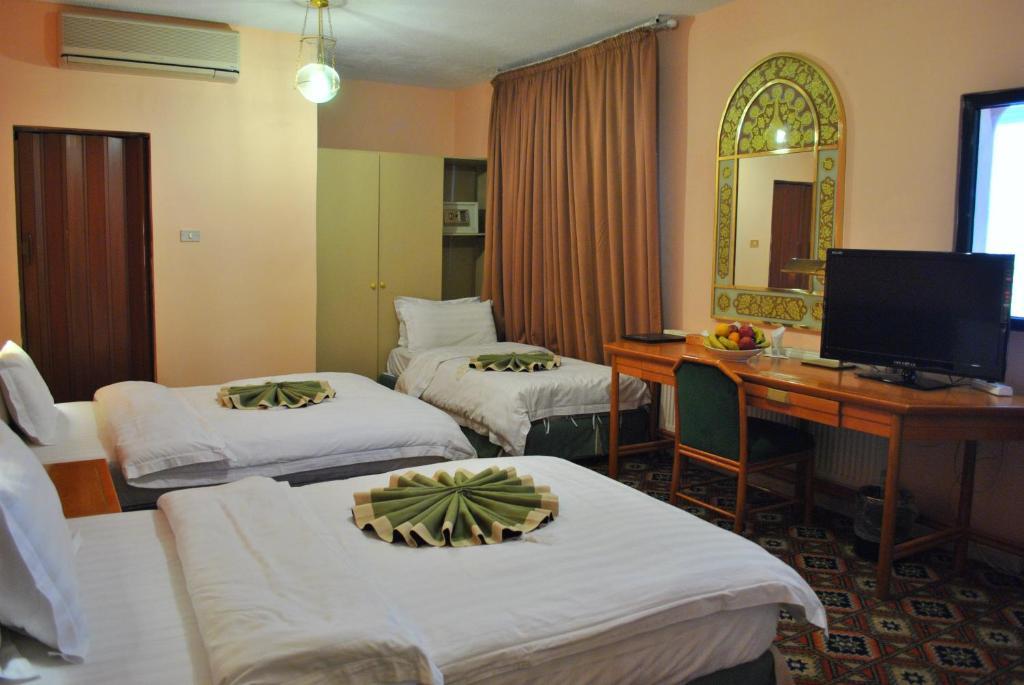 Candles Hotel Wadi Musa Exterior photo