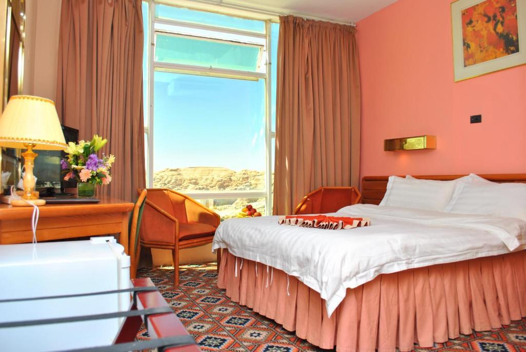 Candles Hotel Wadi Musa Room photo